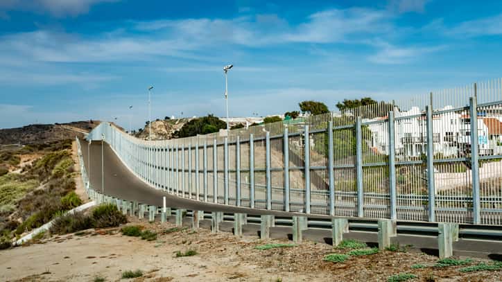 istock_040819_usmexicoborder