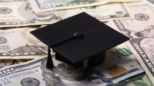 istock_41019_gradmoney
