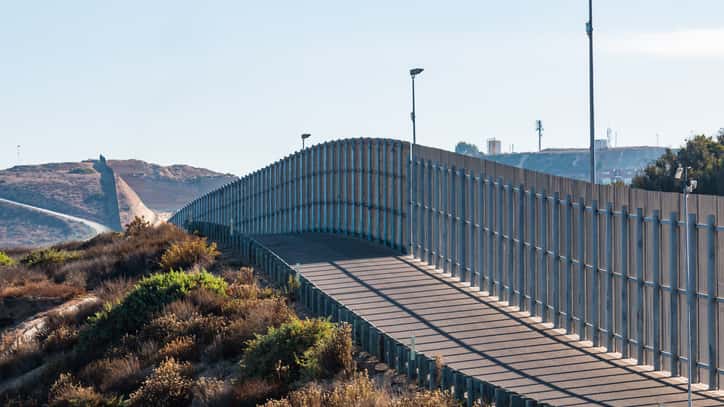 istock_041019_usborderhurd