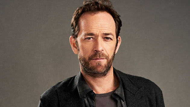 e_lukeperryriverdale_031919-2