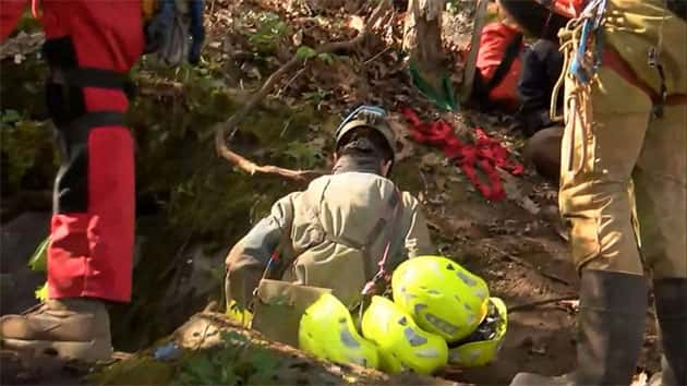 042819_wjhl_caverescue