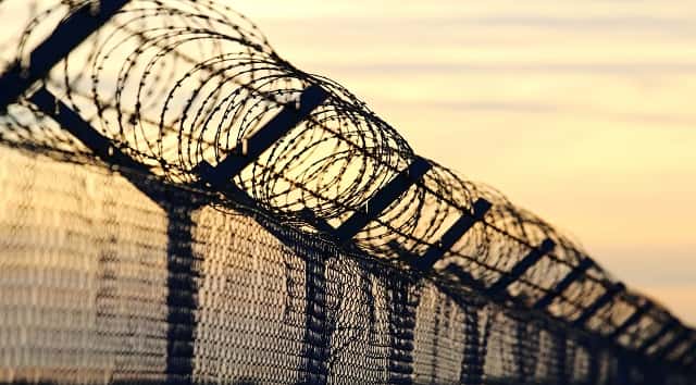 062418_thinkstock_barbedwire