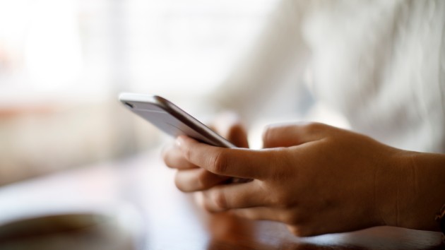 istock_52819_handssmartphone