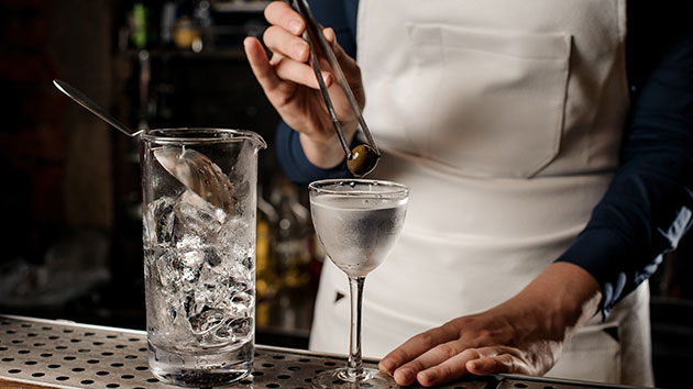 istock_060119_bartender