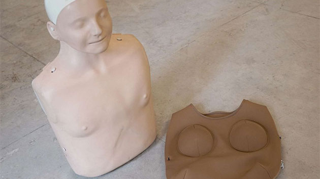 060719_womanikin_cpr