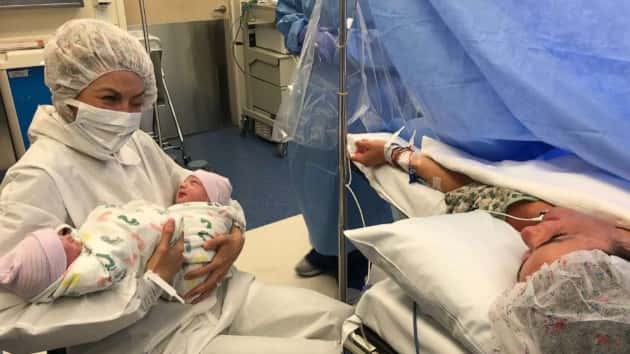 twin-sister-gives-birth-06-ht-np-190612_hpembed_4x3_992201