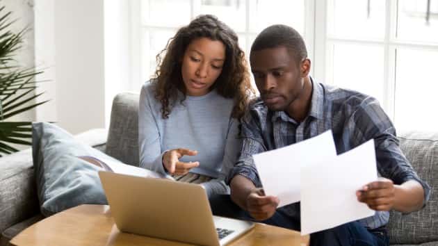 istock_61719_couplebills