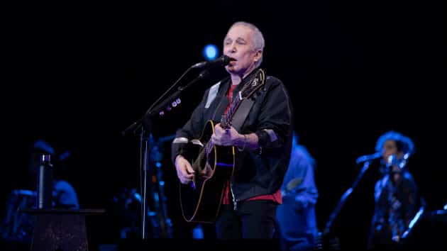 m_paulsimon630_onstage_creditjakeedwards_061719