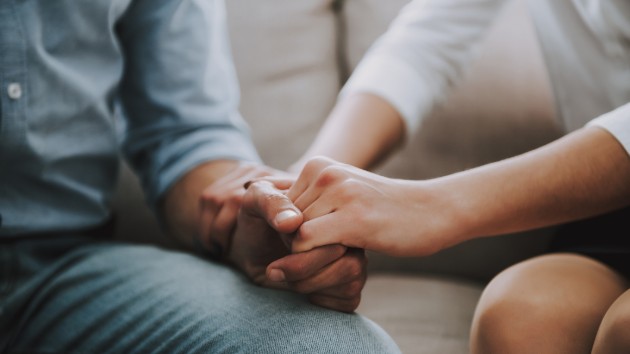 istock_61819_couplehands