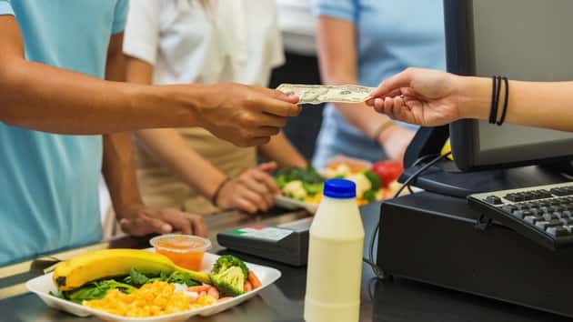 istock_061919_schoollunchmoney