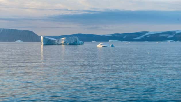 istock_62019_greenlandice