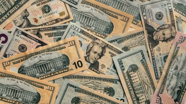 istock_62519_moneycash