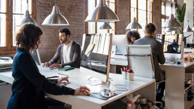 istock_62519_workingdesks