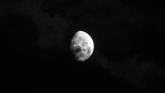 istock_71819_moonnightsky