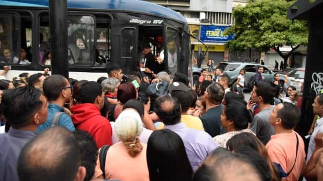 getty_72319_venezuelablackoutbus