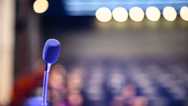 istock_073119_debatestage
