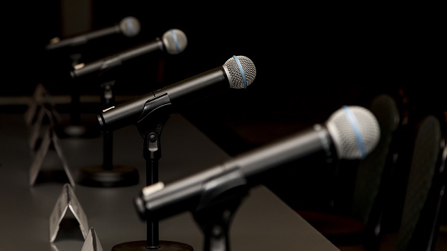 istock_080119_microphones
