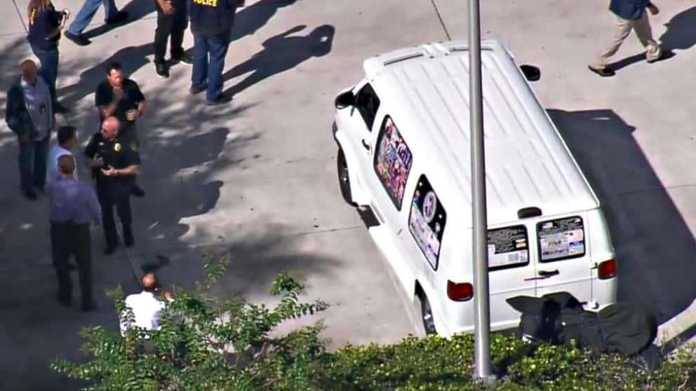 suspect-truck-pipebombs-abc-rc-181026_hpmain_2_4x3_992