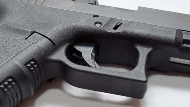 istock_81619_handgunclose