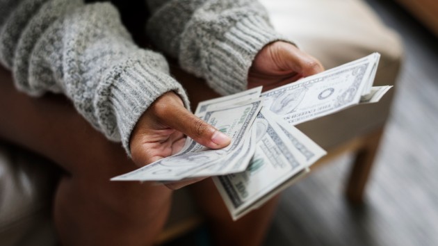 istock_81919_womanmoney