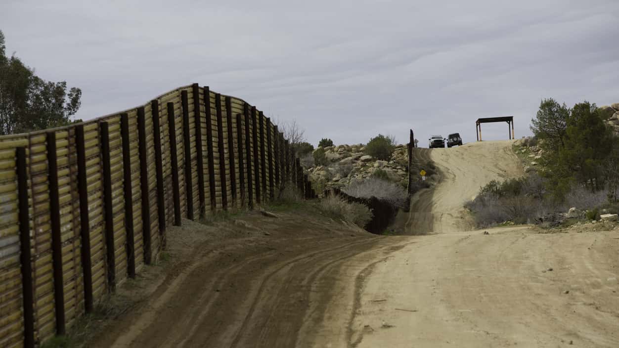 istock_082819_trumpjokeborder