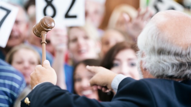 istock_auction_082819