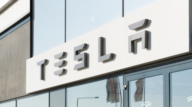 istock_82919_tesladealer