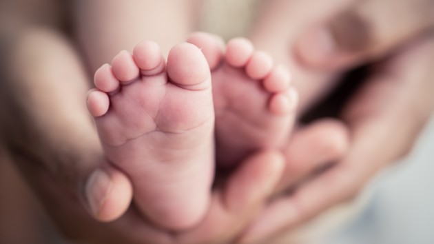 istock_10219_newbornfeet