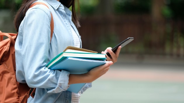 istock_10919_collegestudent