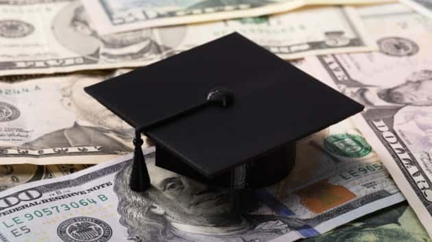istock_10919_collegemoney