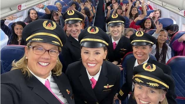 delta-crew-ht-ps-191010_hpmain_4x3_992