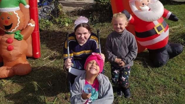191015ulsterembedblowupsantahouse_hpembed_3x4_992