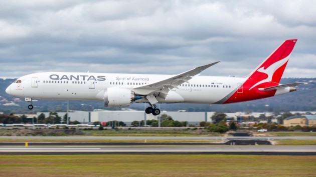 istock_101819_qantasflight