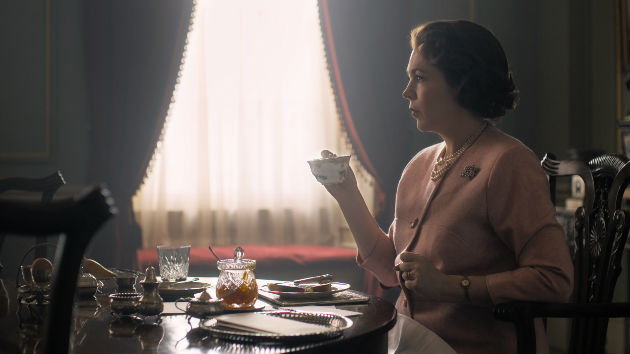 e_olivia_colman_crown_s3_08122019-3