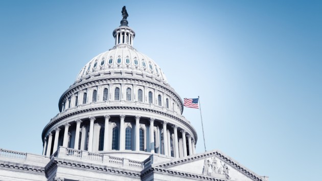 istock_111419_uscapbldgflag