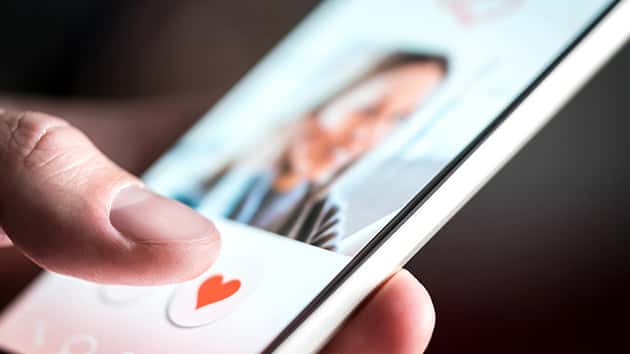 istock_112319_datingapp