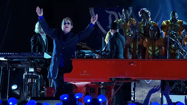 m_eltonjohndisney60_021916