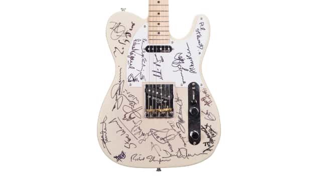 m_jerrydonahuesignedguitar630_closeup_121819