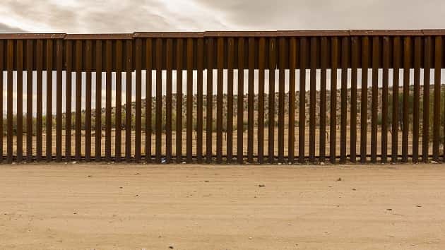 011020_istock_borderwall
