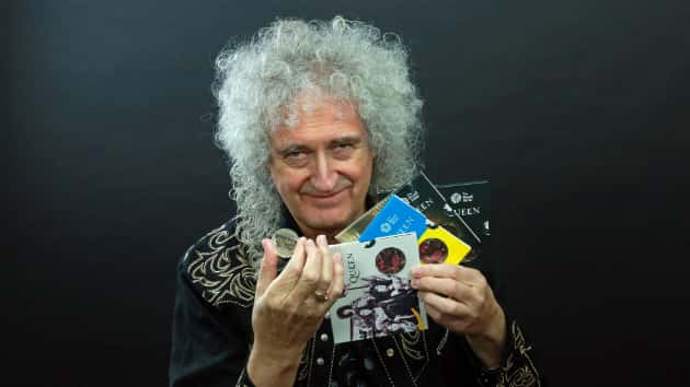 m_brianmaywithqueencoins630_012020