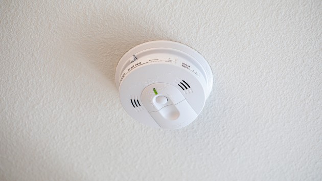 istock_12120_smokedetector