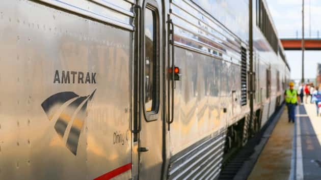 istock_12320_amtraktrain