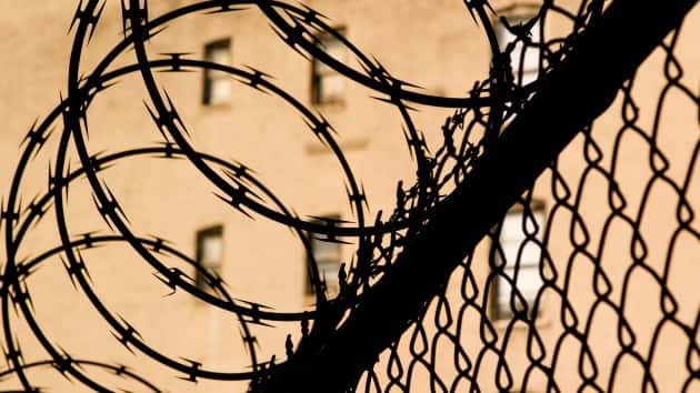 istock_13120_barbedwire