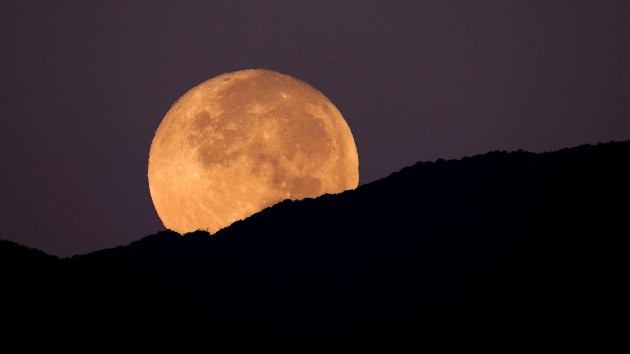 istock_2720_supermoon