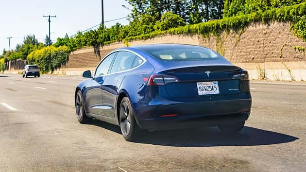 110319_istock_tesla-2