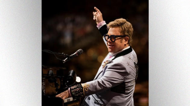 m_eltonjohnonstage2019_111319-5