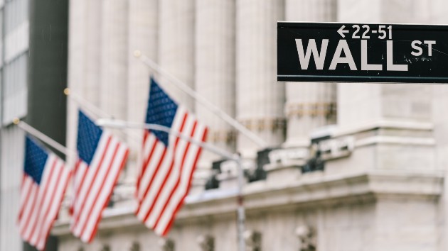 istock_31320_wallstreetsign