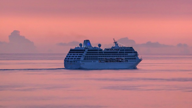 istock_031729_cruiseshipcuba
