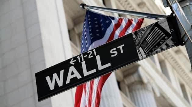 istock_31920_wallstflag