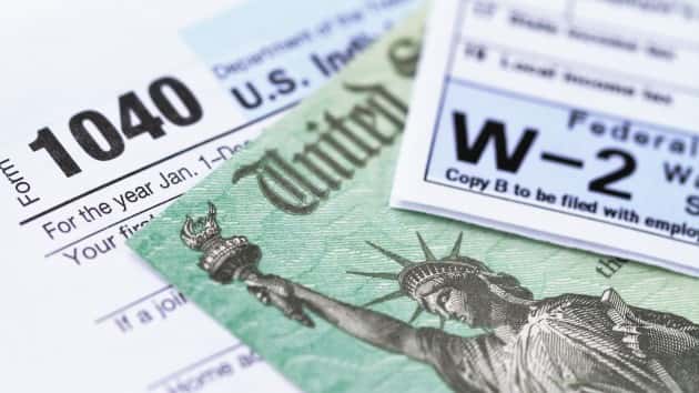 istock_22320_taxreturns